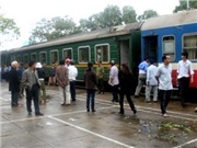 Bóng đá anh, ngoại hạng anh, lịch thi đấu euro 2012, Mưa lũ khiến hàng chục chuyến tàu phải tạm dừng